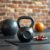 Skuteczne ćwiczenia na pośladki z kettlebell: Przewodnik po treningu